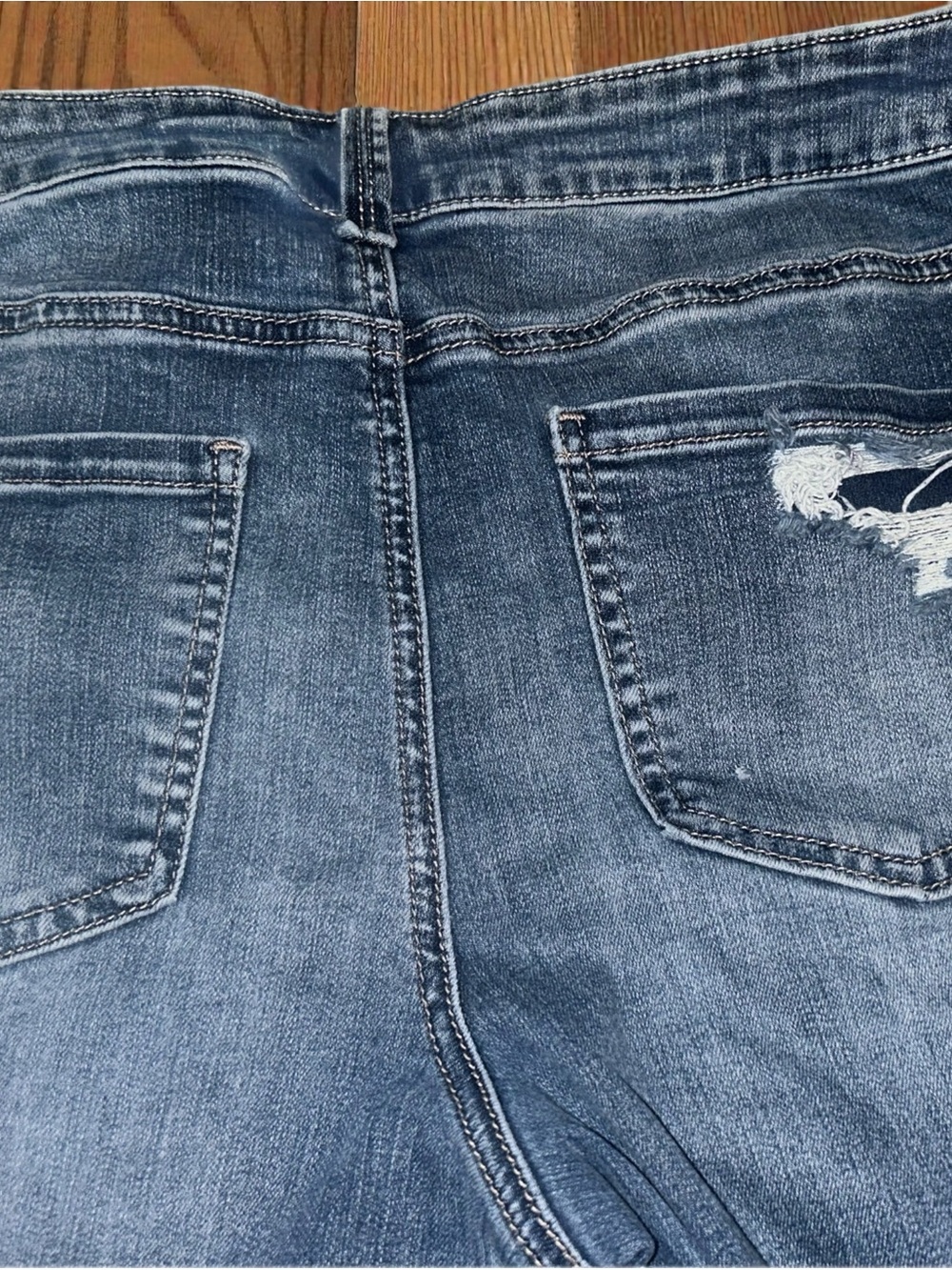 Maurices Distressed Mid-Wash loose Skinny Jeans with tummy control panel - Picture 4 of 7